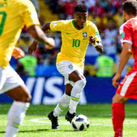 巴西前锋维尼修斯带球突破