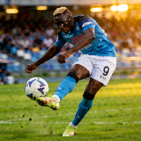 尼日利亚前锋奥斯梅恩射门瞬间